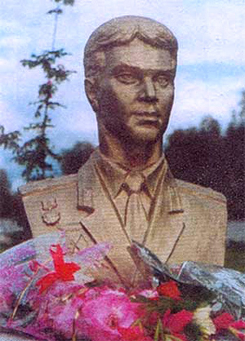 Памятник ст. лейтенанту Долонину. 12 обрспн ГРУ
