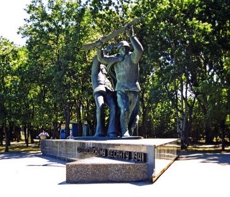 Памятник воинам десантникам 234-го гвардейского полка